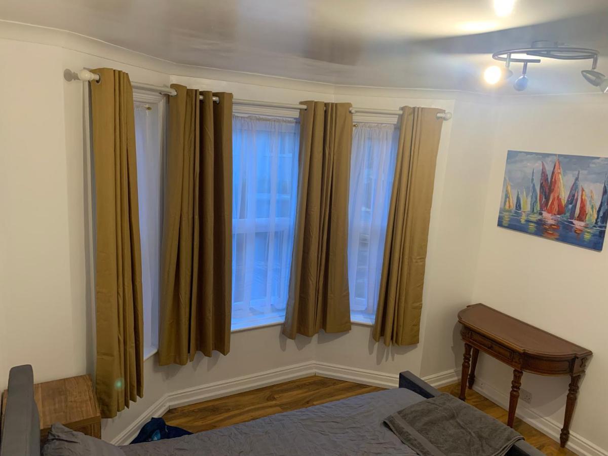 Fantastic Villa Bournemouth - Spa, Parking, Garden Экстерьер фото