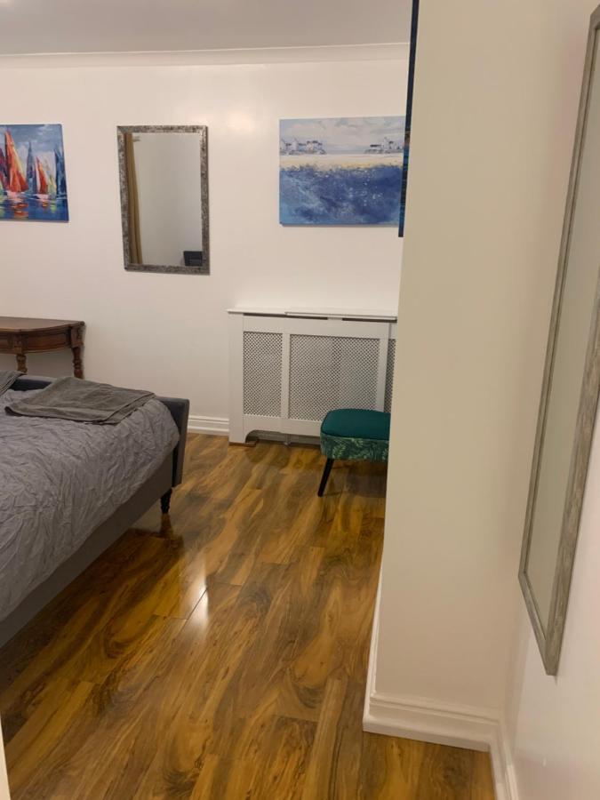 Fantastic Villa Bournemouth - Spa, Parking, Garden Экстерьер фото