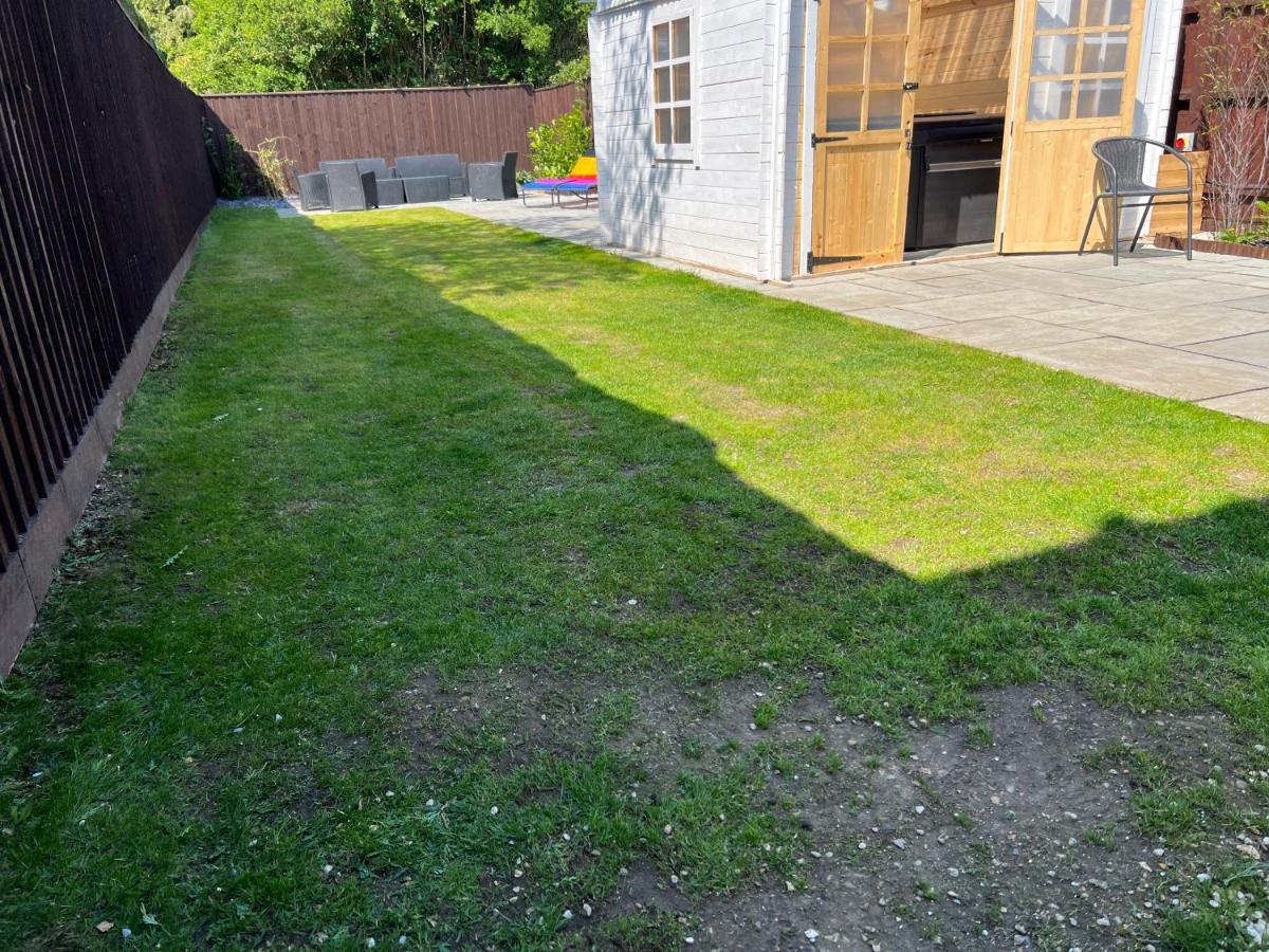 Fantastic Villa Bournemouth - Spa, Parking, Garden Экстерьер фото